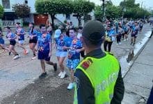 Policía de Montería corre por los niños con cáncer afectados por inundaciones