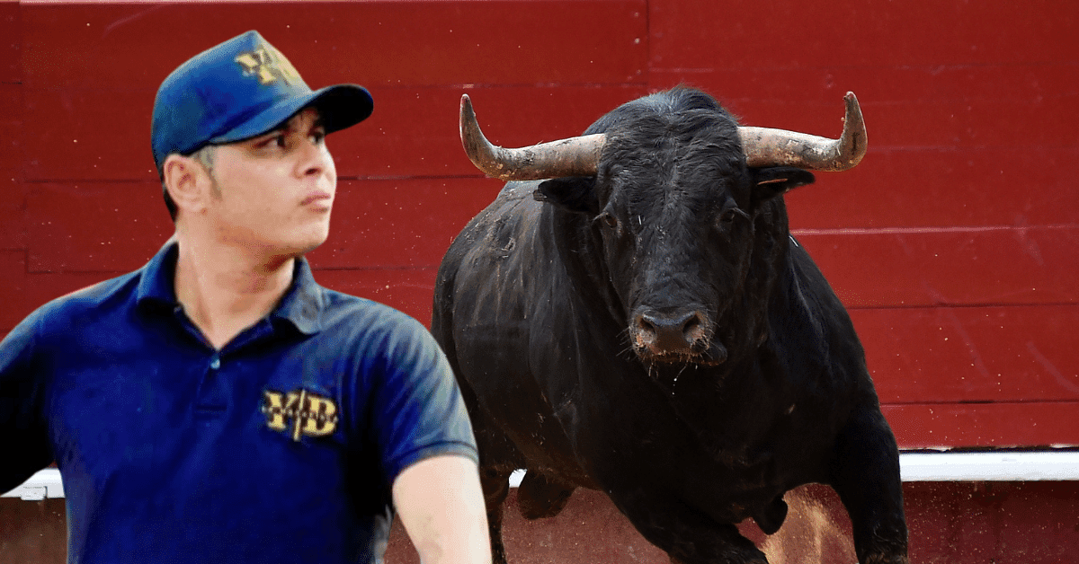 Torero "La Maravilla" embestido por toro en corraleja de Montelíbano