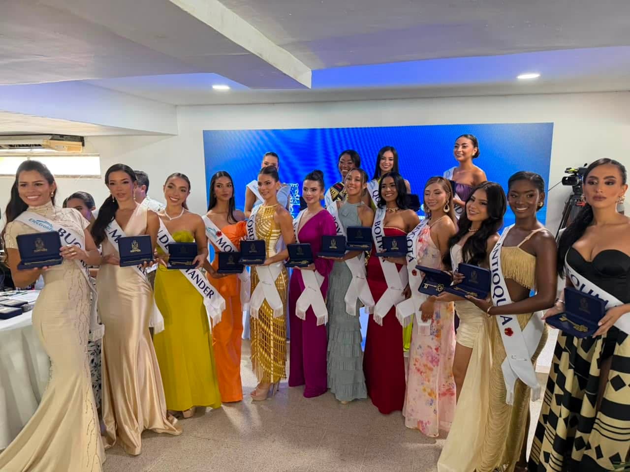 Las reinas de la Ganadería 2026 reciben las llaves de Montería en ceremonia simbólica