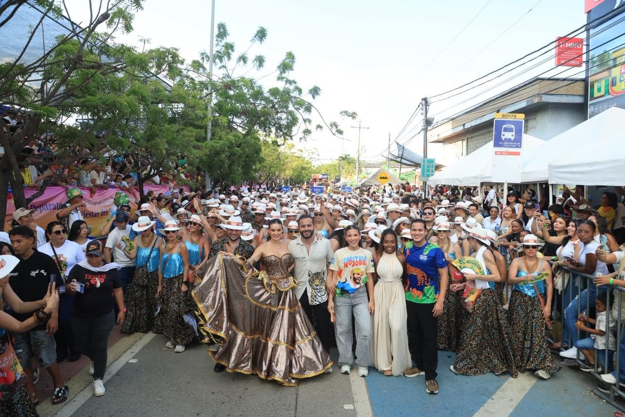 Montería vibró al ritmo de la Parada Folclórica con miles en las calles