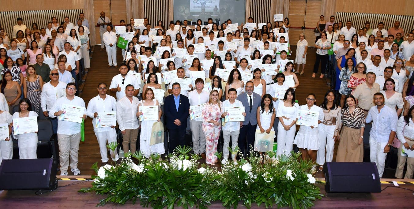 Unicórdoba gradúa 535 estudiantes en inglés y abre puertas a nuevas oportunidades