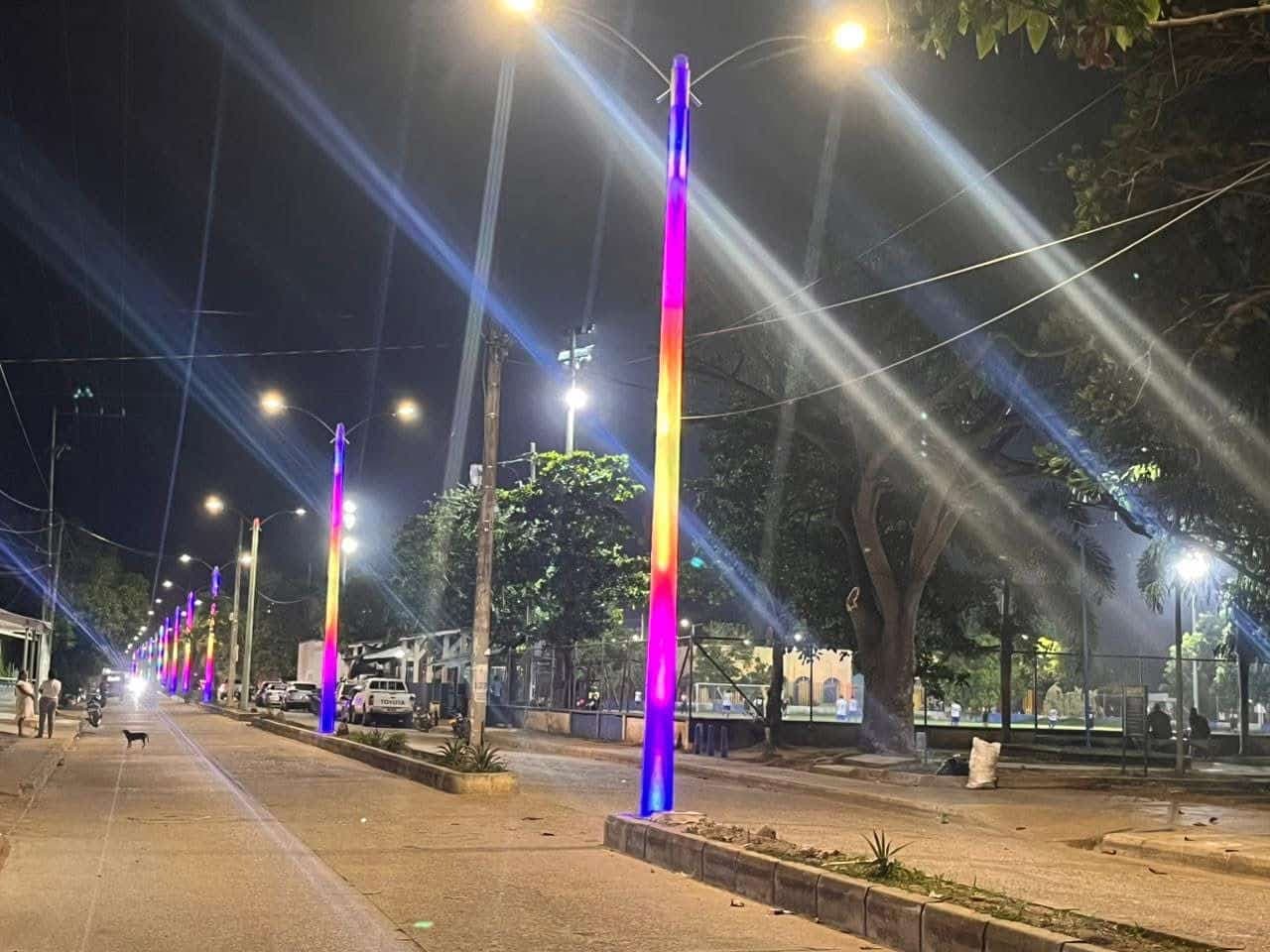 San Pelayo brilla con postes de colores nuevos antes del FestiPorro 2026