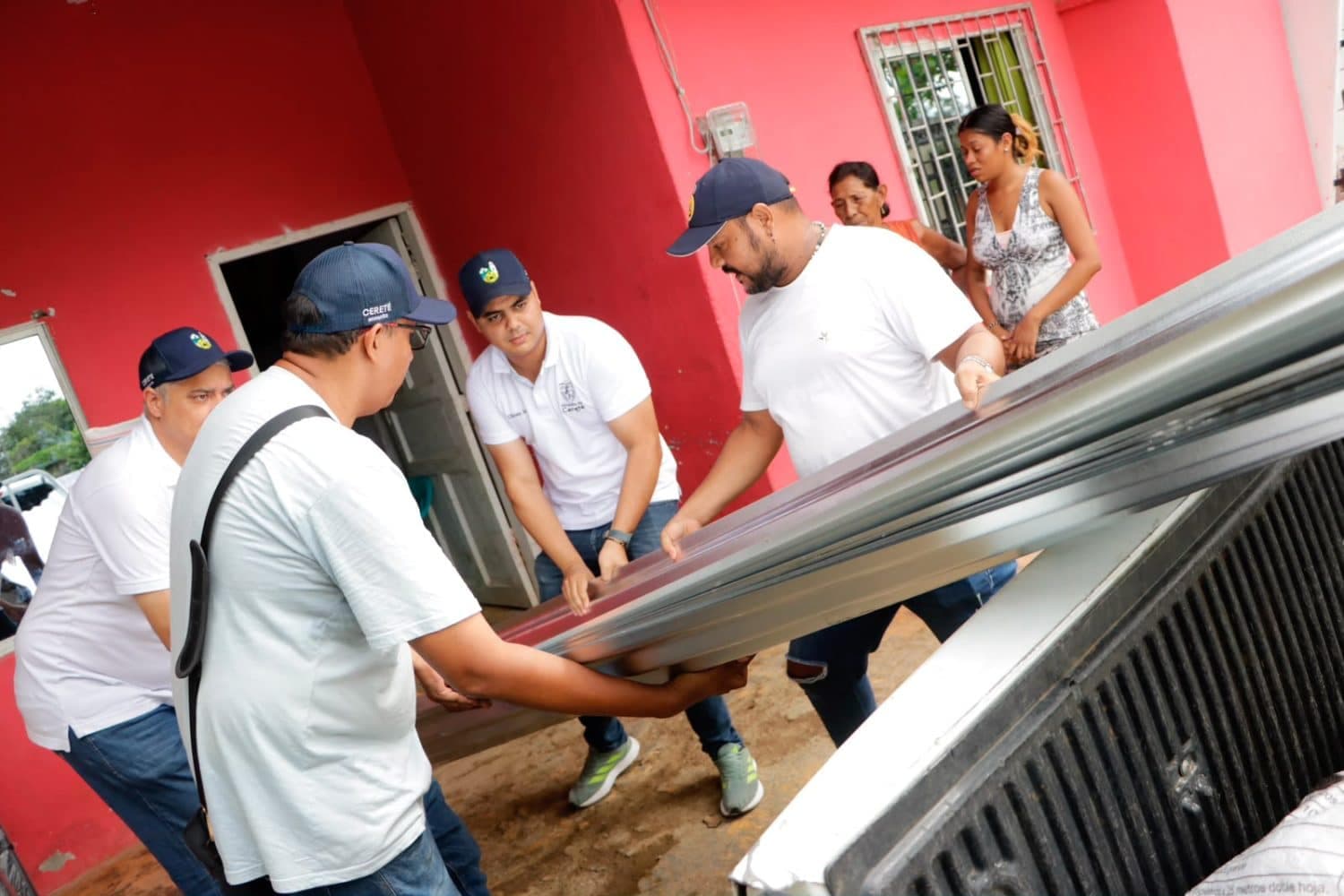 Cereté se recupera tras vendaval: familias reciben ayudas para reconstruir sus hogares