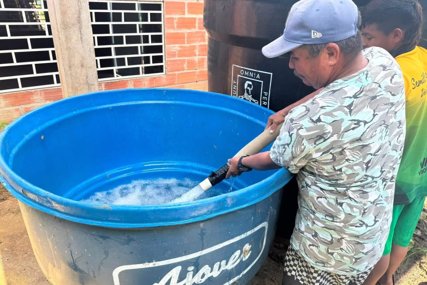 Córdoba distribuye más de 3,3 millones de litros de agua a comunidades rurales afectadas por la sequía