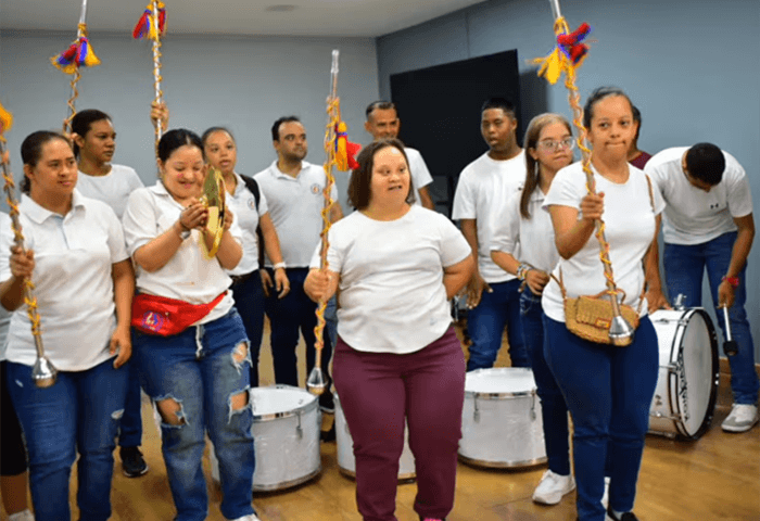 Banda de Talentos Especiales Down recibe 23 instrumentos para impulsar sus sueños artísticos