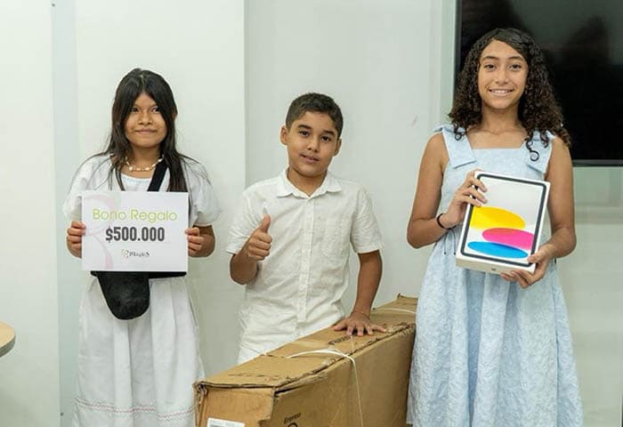 Tres estudiantes ganan premios en concurso de pintura sobre la música vallenata