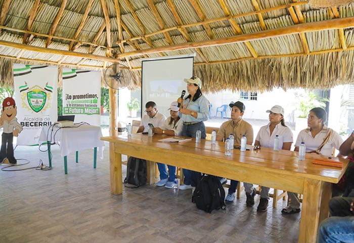 Becerril construirá escuela etnoeducativa para la comunidad indígena Yukpa