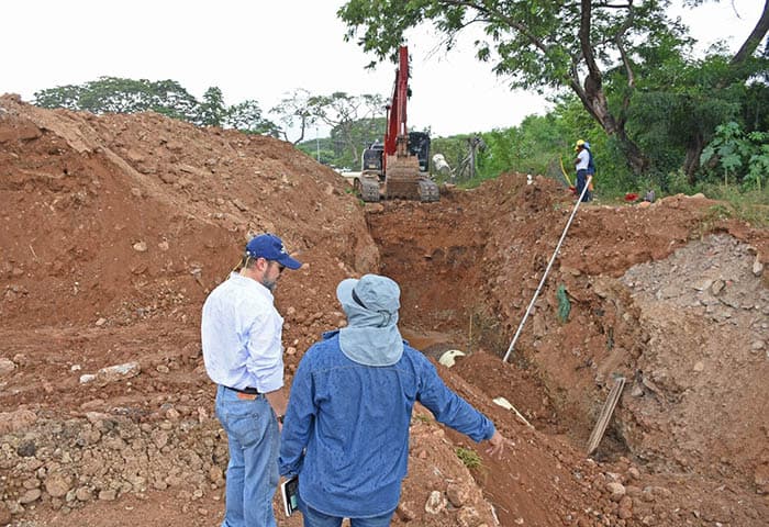 Avanzan trabajos para reparar el colector sanitario del barrio El Edén en Valledupar