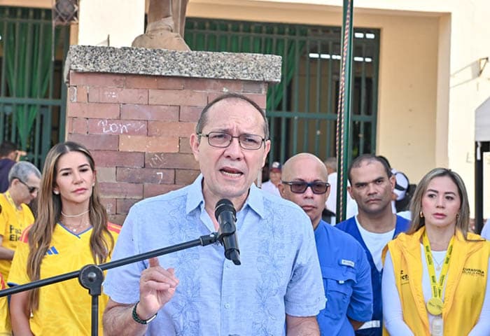 Ministro Sanguino pide respetar a la oposición para fortalecer la democracia en Colombia