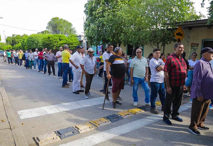 Cesar votó con tranquilidad: masiva participación en jornada electoral presidencial