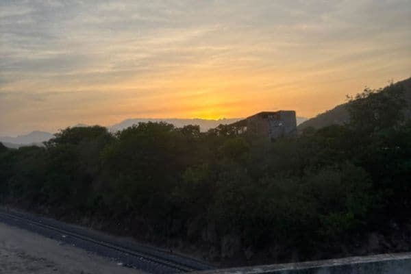 Santa Marta bajo intenso calor: espere 31 grados y vientos fuertes en la noche