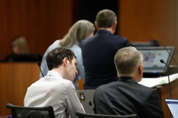 Juez estadounidense evalúa si fiscal violó normas al hablar sobre caso de asesinato en televisión