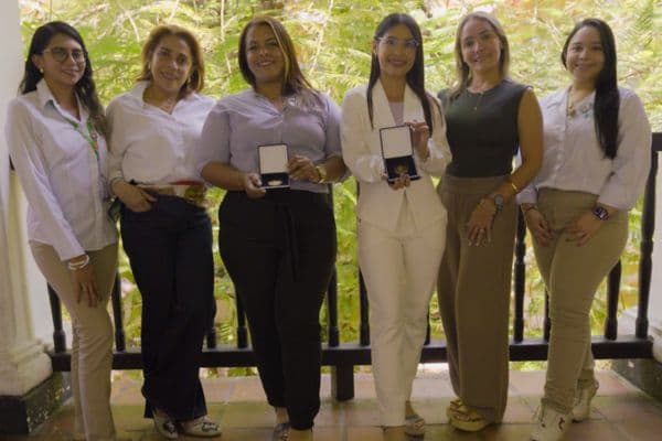 Dos mujeres del Puerto de Santa Marta reciben reconocimiento nacional por su liderazgo