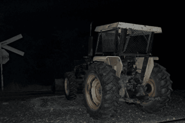 Bloqueo de vía férrea en Ciénaga paraliza el tren de Fenoco por falta de luz eléctrica
