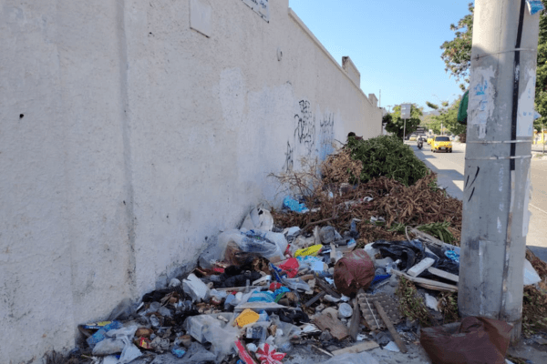 Santa Marta: la basura y la indigencia regresan a la Avenida de los Estudiantes pese a operativos