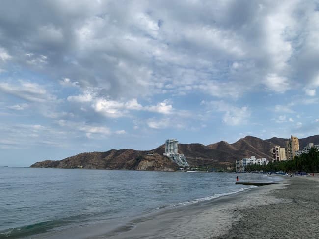 Santa Marta amanece calurosa con cielo despejado y vientos fuertes este miércoles