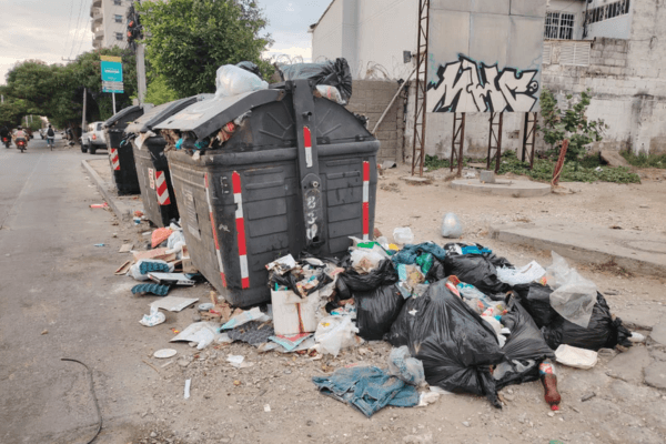 Basura desbordada en la Avenida Ferrocarril genera contaminación y malos olores en Santa Marta