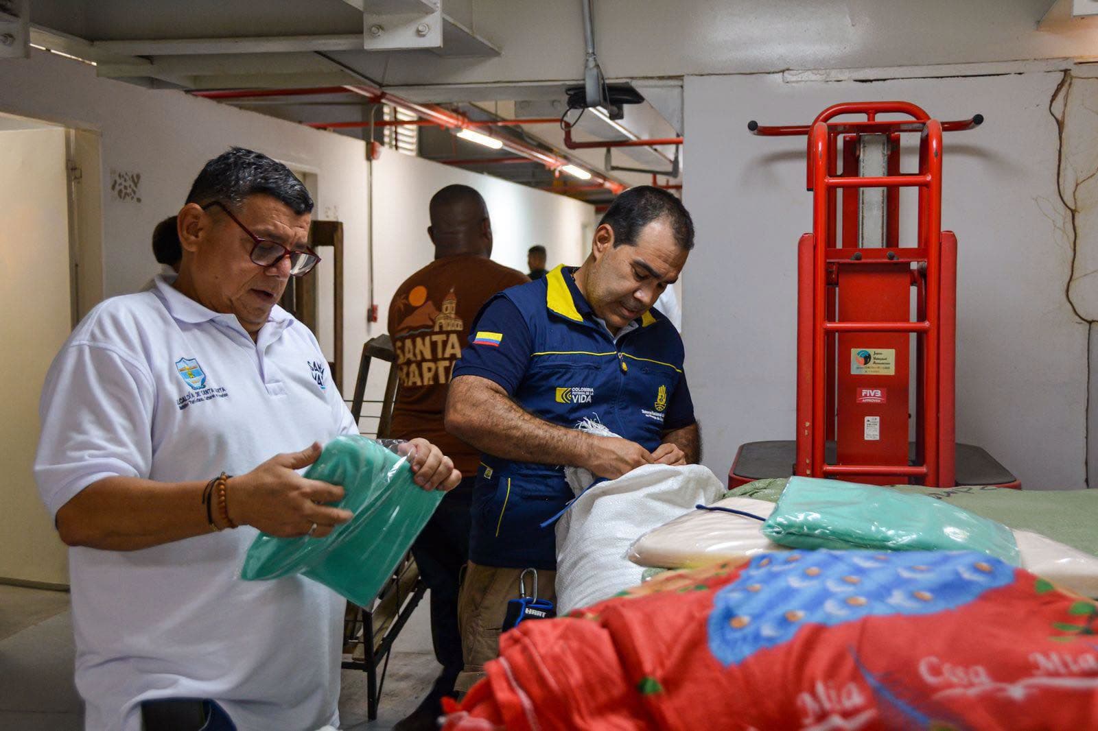 Santa Marta recibe 3.500 kits humanitarios para familias golpeadas por el frente frío