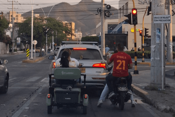 En Santa Marta crece el uso de bicicletas eléctricas compartidas para toda la familia