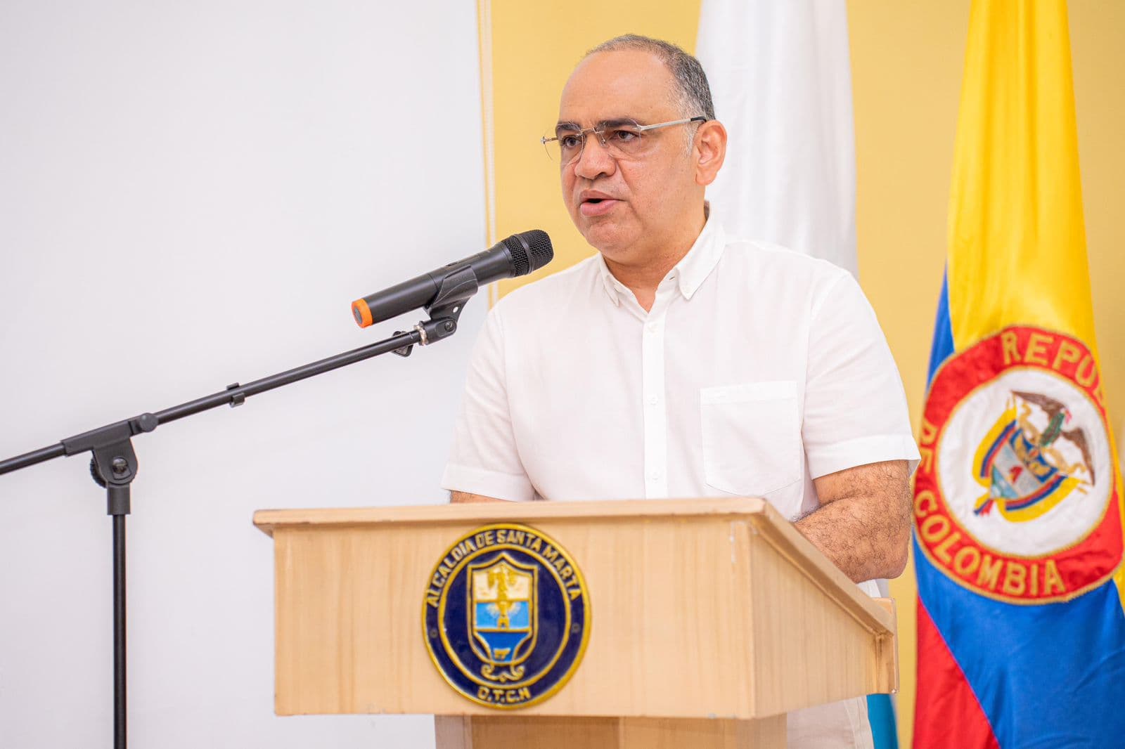 Alcalde Pinedo le pide a Petro que nombre las mafias que supuestamente presionan Santa Marta