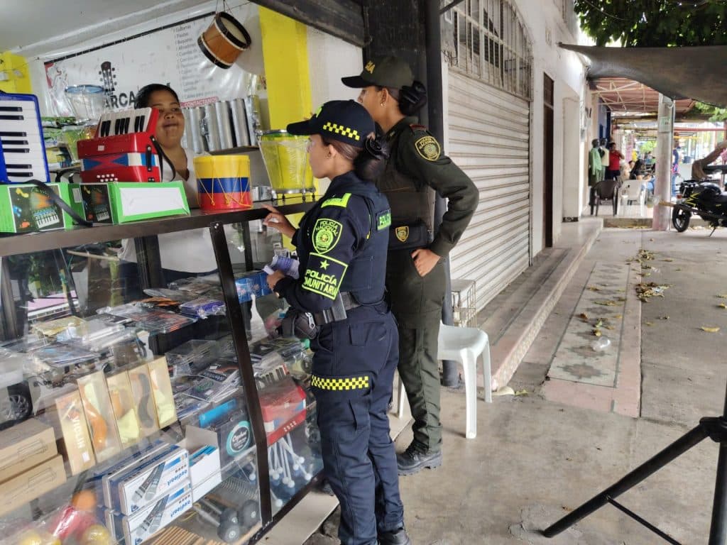 Policía de Fonseca impulsa estrategia preventiva contra homicidios y hurtos en zona comercial