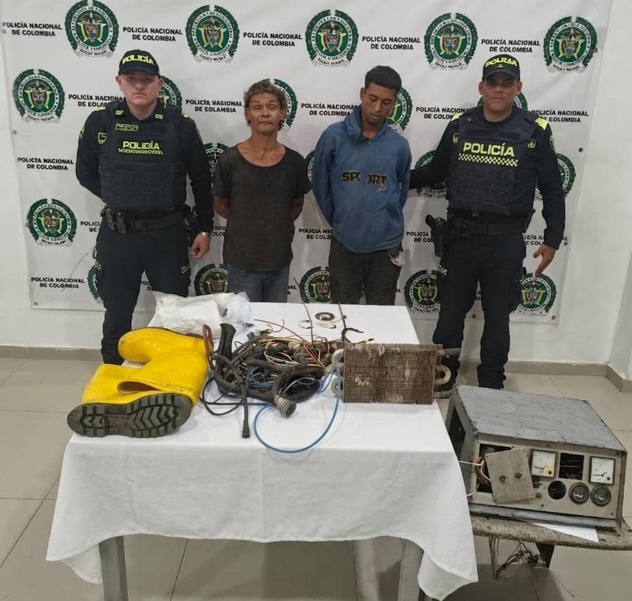Policía captura dos hombres en flagrancia por hurto en Riohacha; recuperan 7 millones en elementos