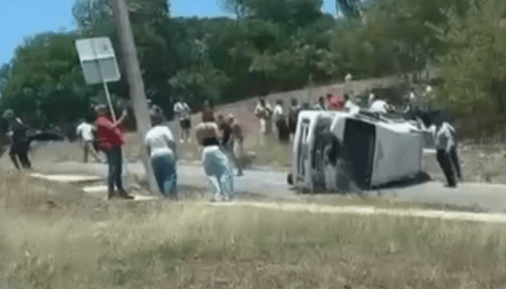 Ruta escolar volcó en Barranquilla: varios niños resultaron heridos en la tarde del martes
