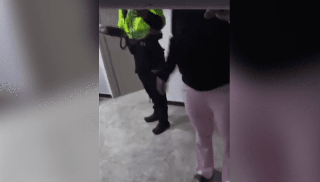 Video viral: hombre confronta a policía en su casa y acusa de infidelidad; agente da explicación que nadie le cree