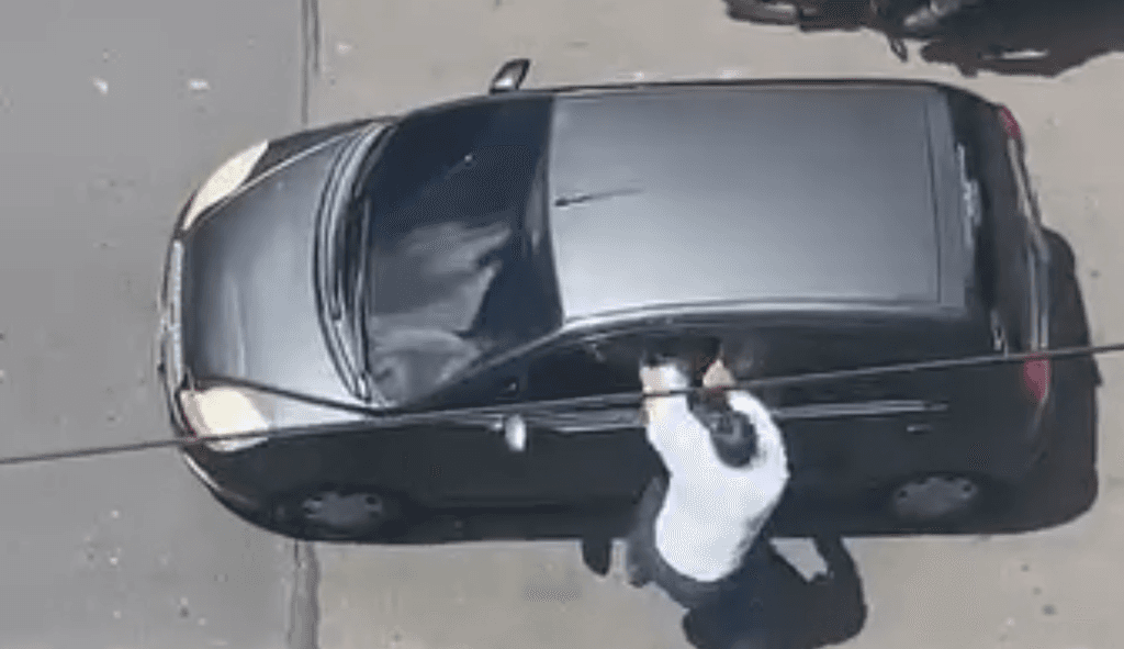 Dos conductores protagonizan altercado a gritos frente al Campín en plena hora del mediodía