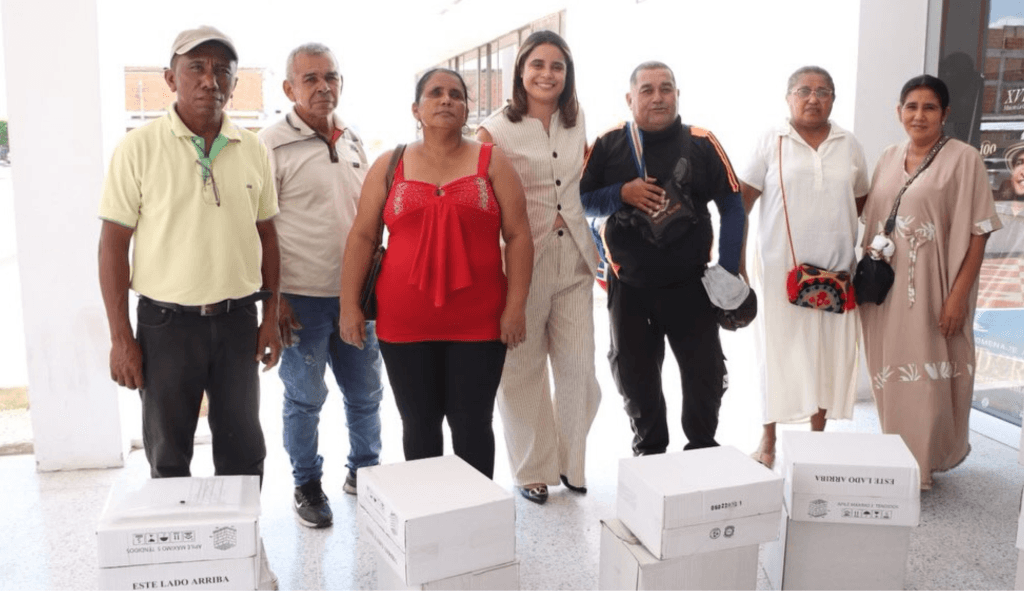 Gobernación y Ecopetrol entregan ayudas a más de 100 madres cuidadoras en Maicao