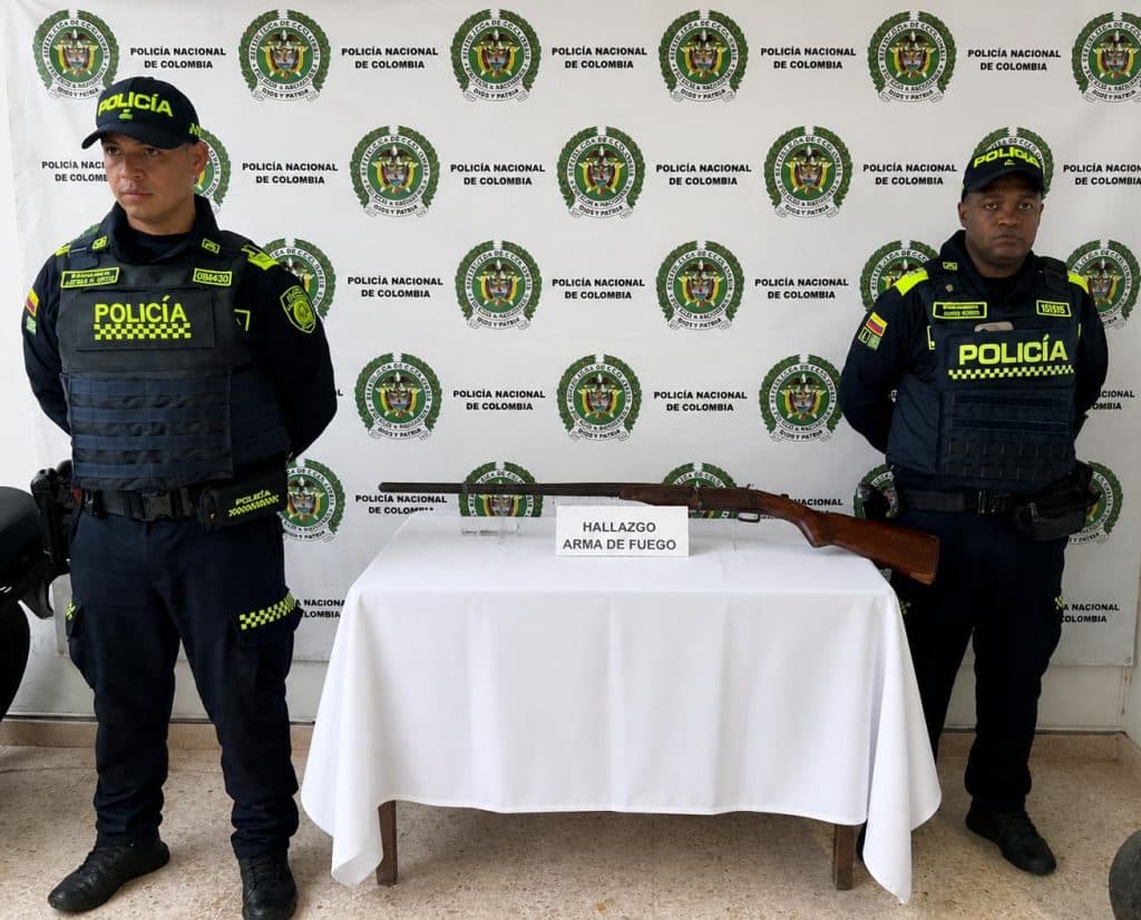 Policía recupera escopeta artesanal abandonada en El Molino durante operativo de vigilancia