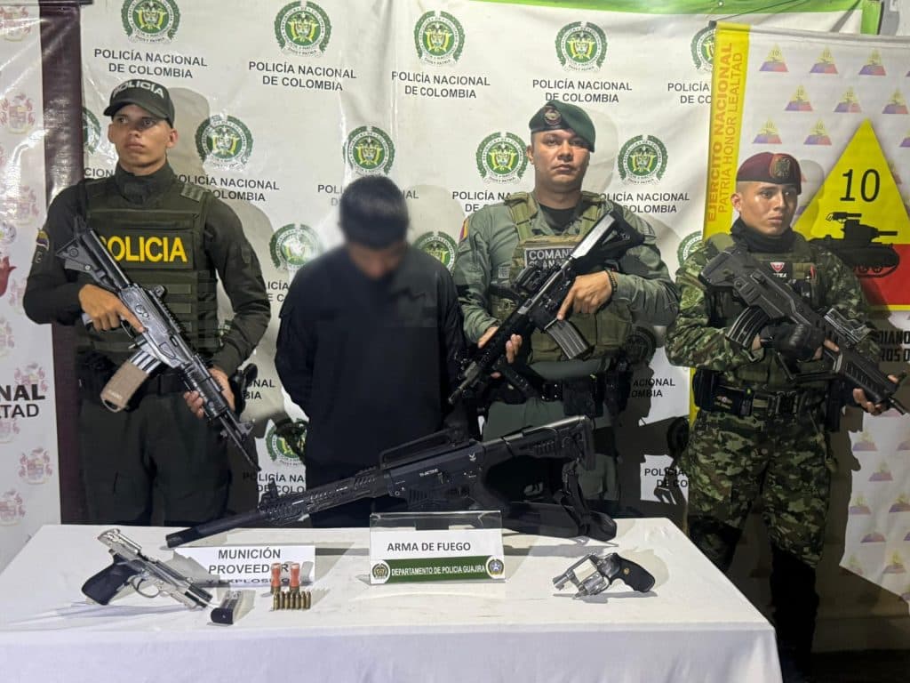Desmantelan arsenal ilegal en Maicao: capturan a joven con cuatro armas de fuego