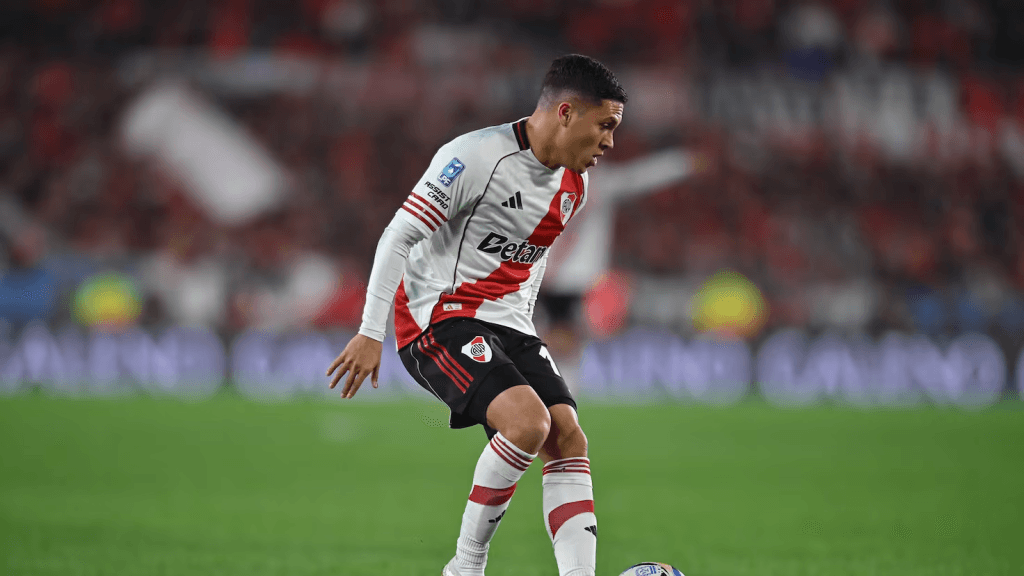 El gol agónico de Juanfer Quintero salva a River en una noche para la historia