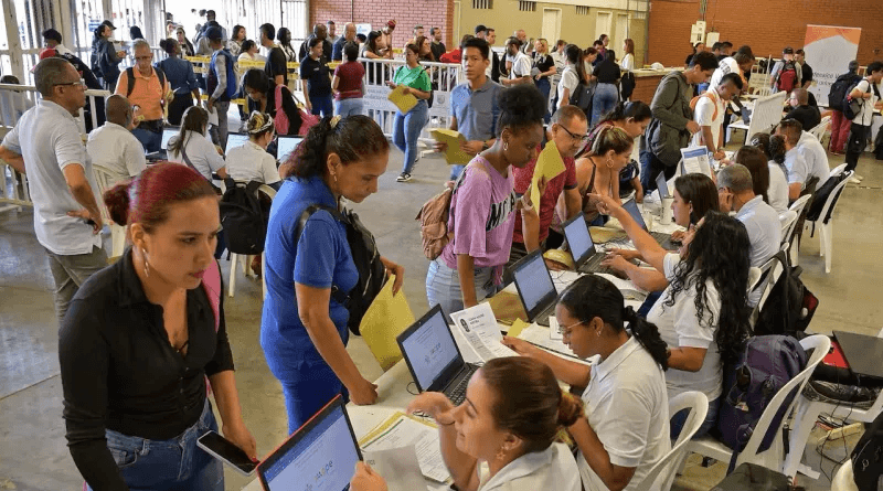 Bogotá abre 1.151 empleos: cómo postularse virtualmente antes del sábado 16 de mayo