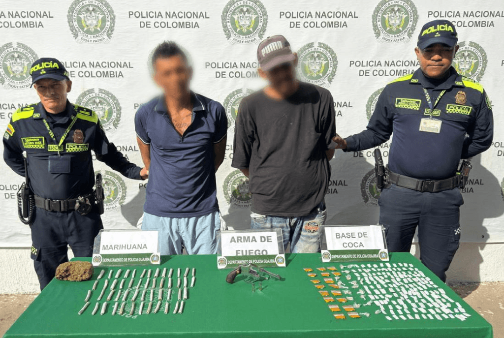 Golpe al narcotráfico en Riohacha: capturan a dos hombres con arsenal de drogas y armas