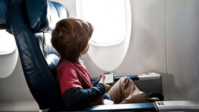 Niños pueden viajar solos sin permiso del padre en mora alimentaria