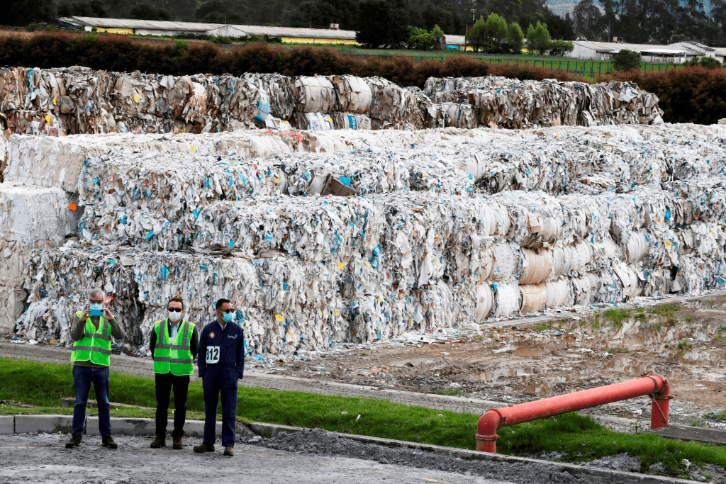 Desbaratan "Cartel del Reciclaje" que robó 6.800 millones usando personas en calle como pantalla