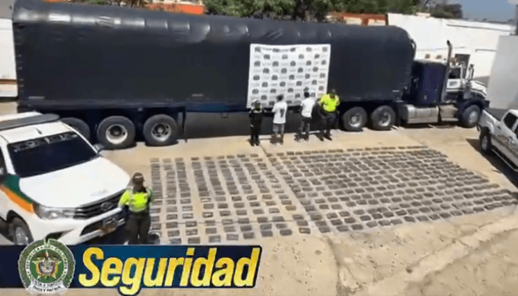 Capturan a dos hombres con 409 kilos de cocaína escondida en alimento para perros en La Guajira