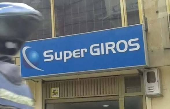 Asaltan a mano armada a empleada de Supergiro en pleno centro de Manaure