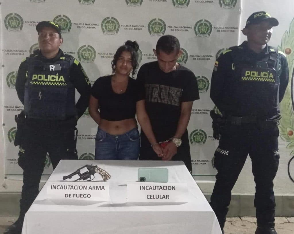 Policía captura dos personas con arma de fuego en operativo en Uribia