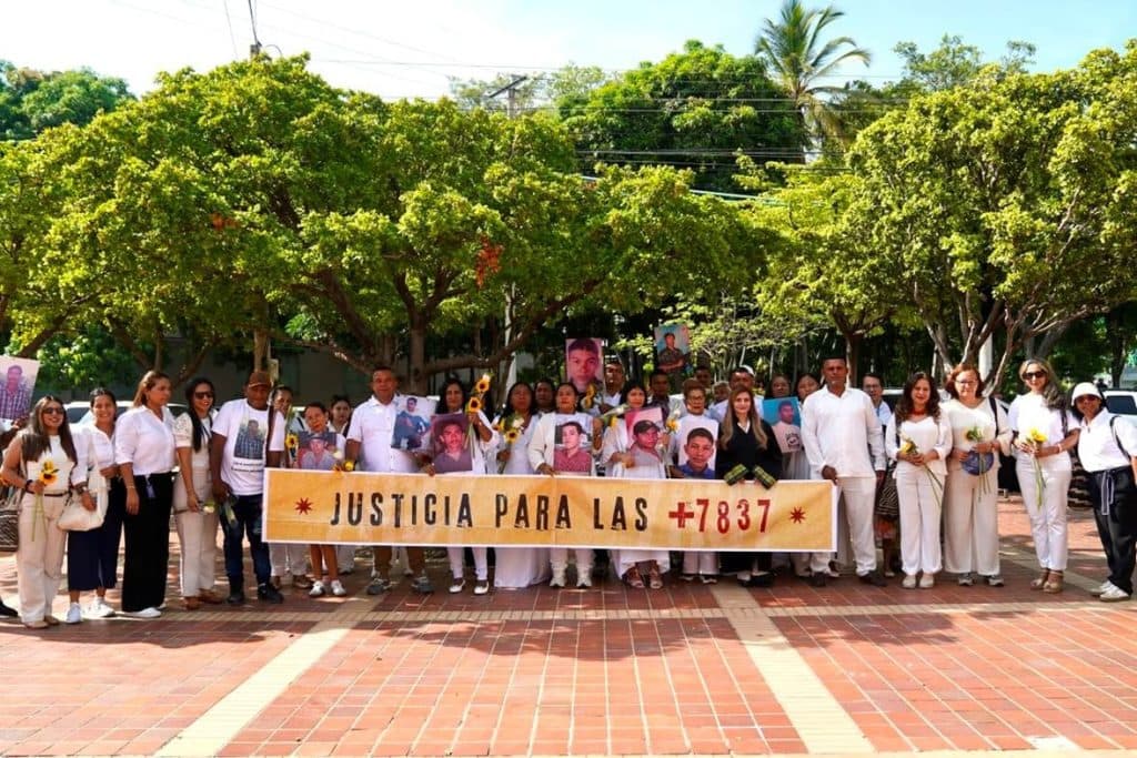 Cierre emotivo de diálogos entre militares y víctimas de falsos positivos en Cesar y La Guajira