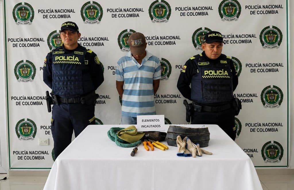 Policía recupera moto hurtada y captura a hombre por robo de energía en San Juan del César