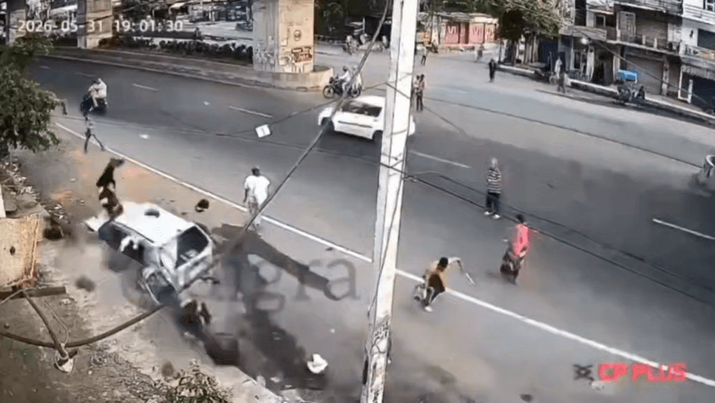 Motociclista fallece tras ser arrollado por auto a exceso de velocidad en India