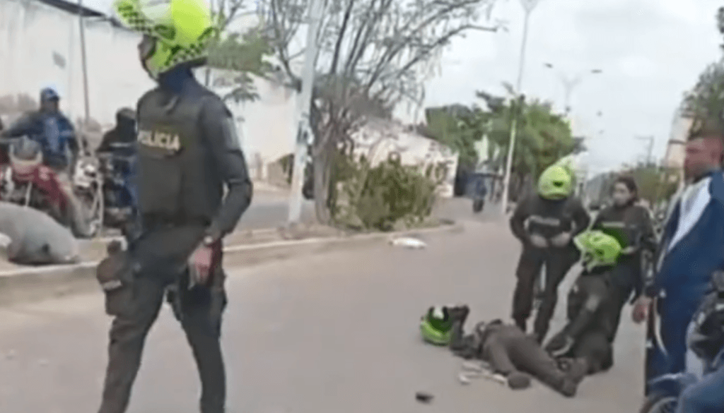 Motocarro golpea a policía en Avenida Galán y huye del lugar