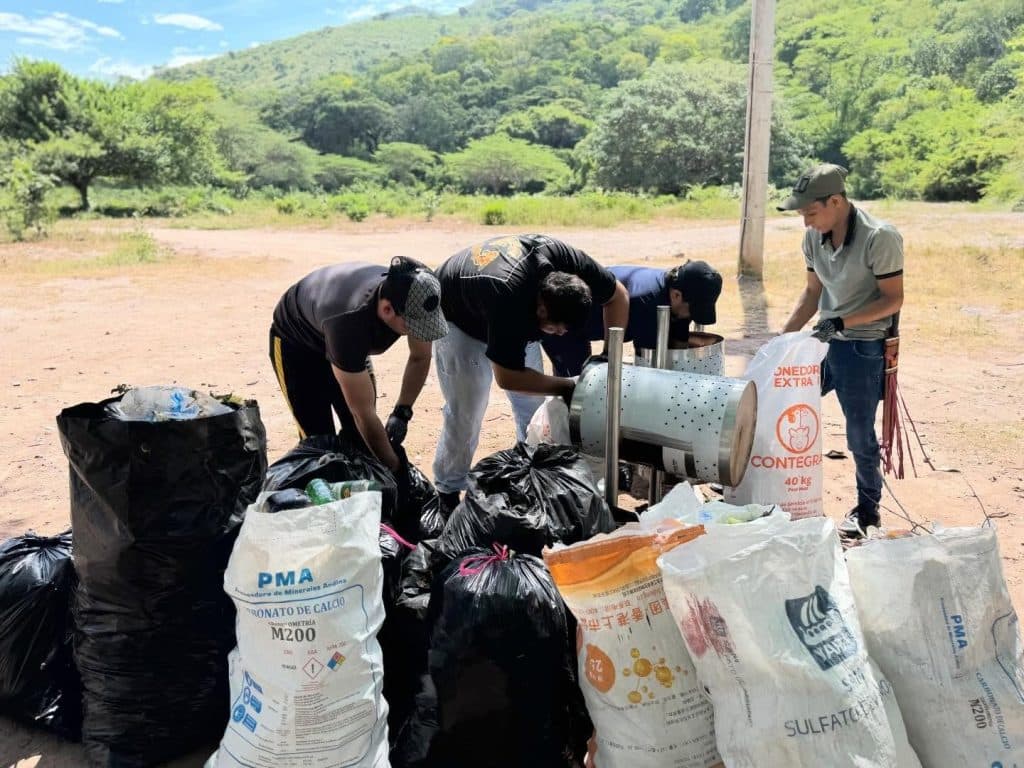 El Molino limpia su fuente de agua: comunidad y administración se unen por el río La Represa