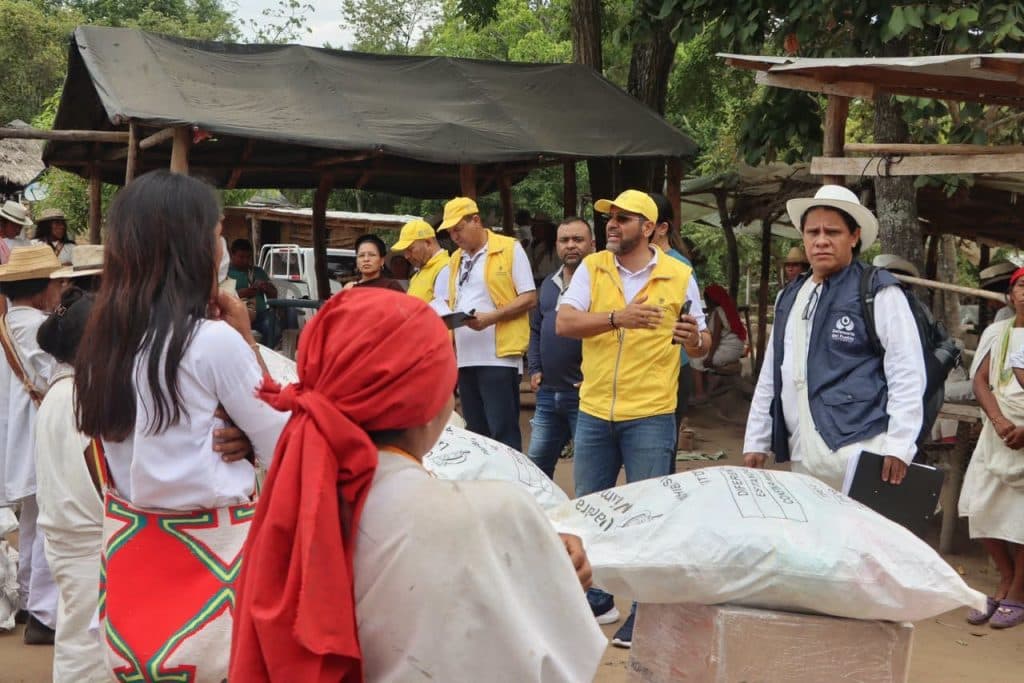 Gobernación lleva 10 toneladas de alimentos a comunidades Wiwa confinadas en La Guajira