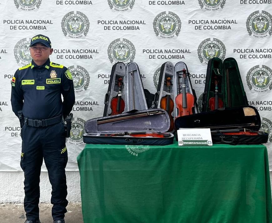 Policía recupera seis violines robados a fundación cultural en Riohacha