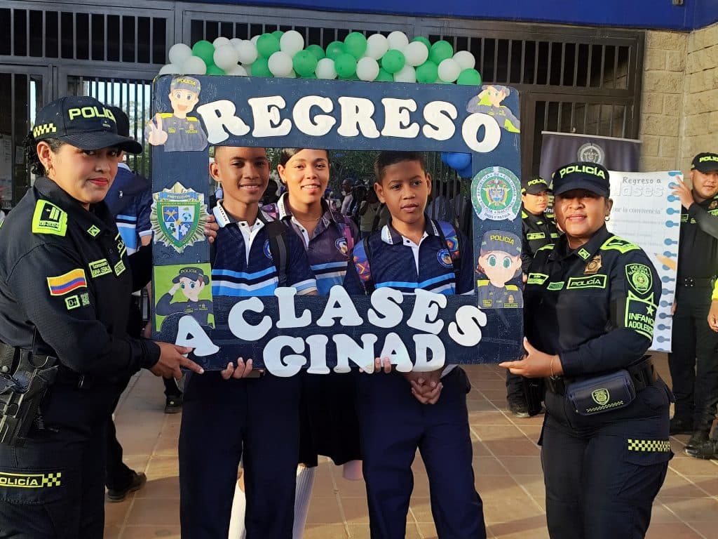 Policía refuerza seguridad en colegios de Riohacha con jornada de protección para menores