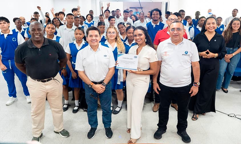 Aerocivil abre puertas: cinco becas para que jóvenes de las islas estudien aviación