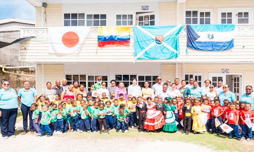 Japón reconstruye jardín infantil en San Andrés tras huracán Iota